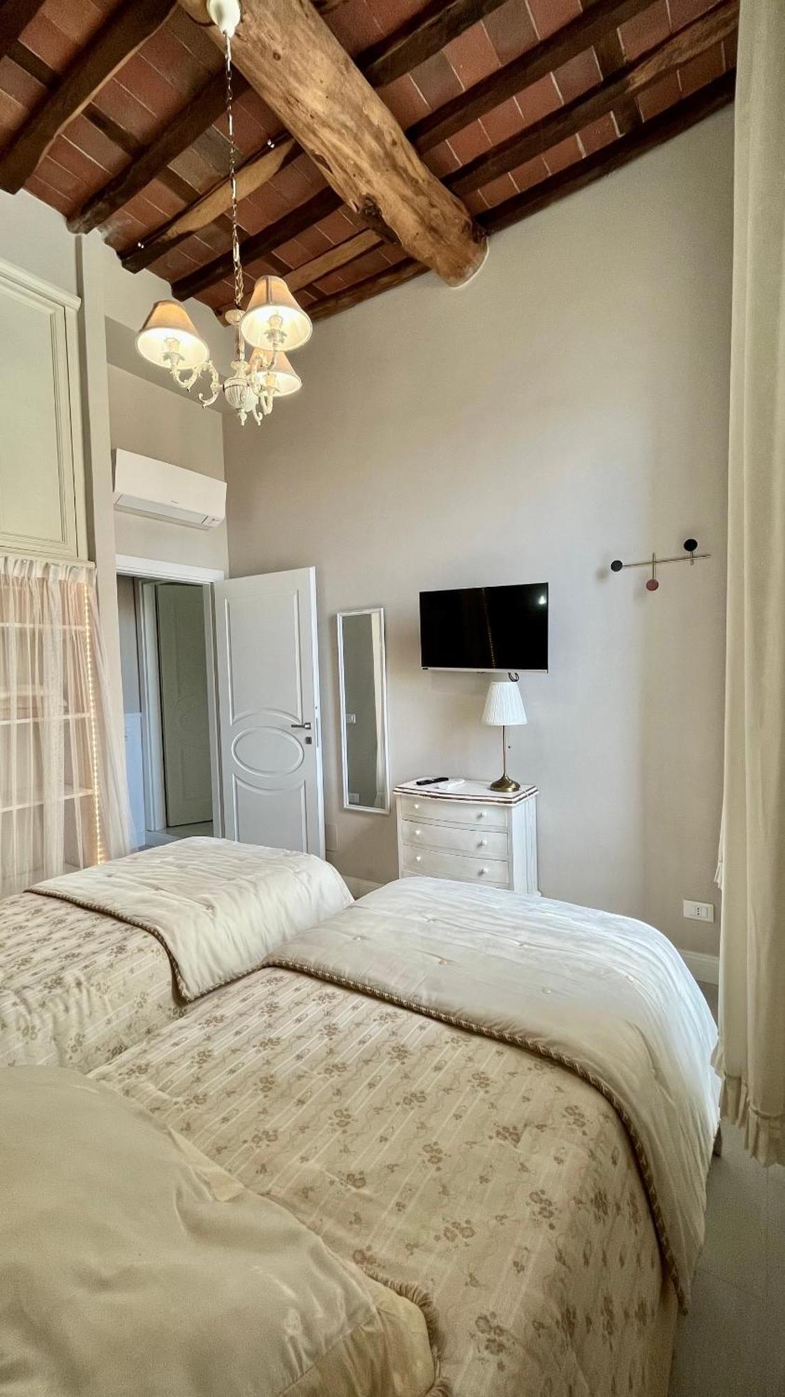 Belvedere Luxury Apartment, View On The Lucca Walls Exterior photo